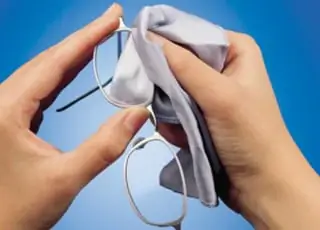 microfiber-cleaning-cloth Clean Eyeglasses