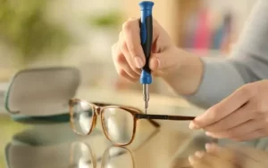 Self-Adjusting Glasses tool screwdriver
