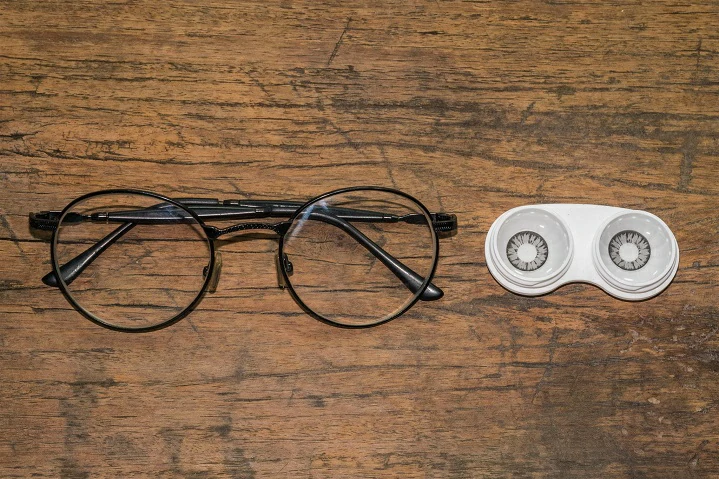 Contacts vs Glasses